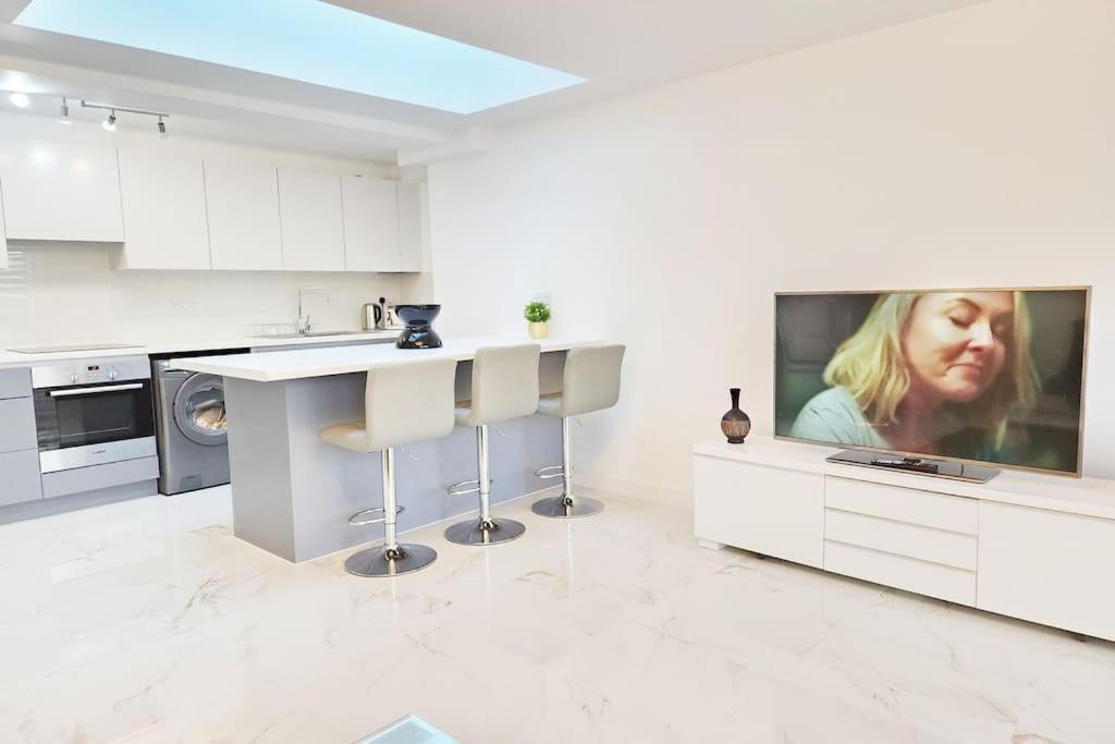 Paradigm House, Stunning 2-Bedroom Apartment 1, Free Parking, อ็อกซ์ฟอร์ด ภายนอก รูปภาพ