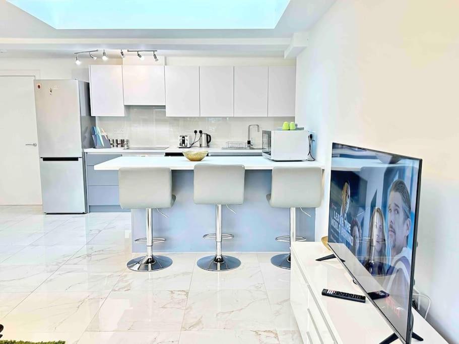 Paradigm House, Stunning 2-Bedroom Apartment 1, Free Parking, อ็อกซ์ฟอร์ด ภายนอก รูปภาพ