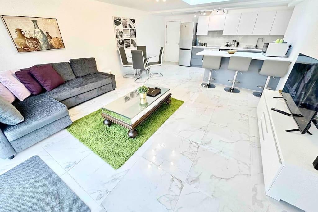 Paradigm House, Stunning 2-Bedroom Apartment 1, Free Parking, อ็อกซ์ฟอร์ด ภายนอก รูปภาพ